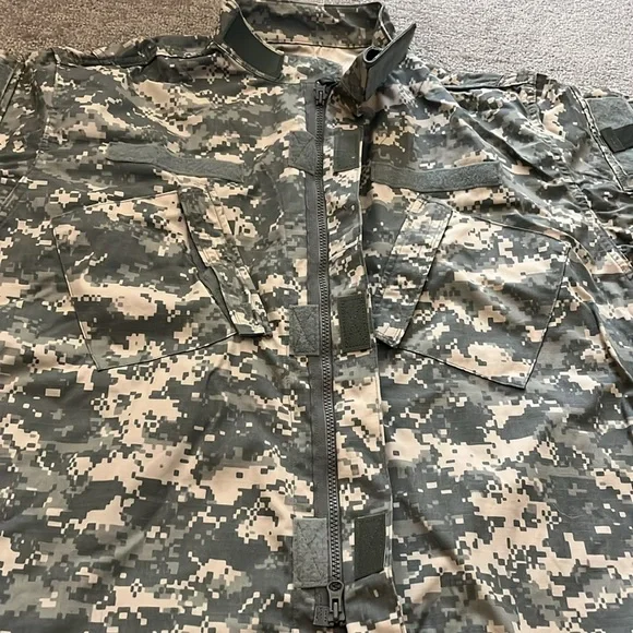 Army Combat Camouflage Men’s Uniform Jacket Size L and Pants Size M/L - Picture 5 of 14
